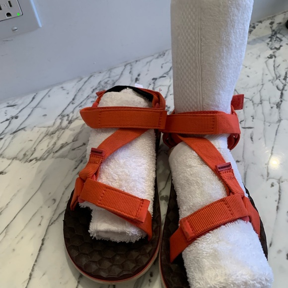 North Face Sandal 6 - Picture 3 of 9